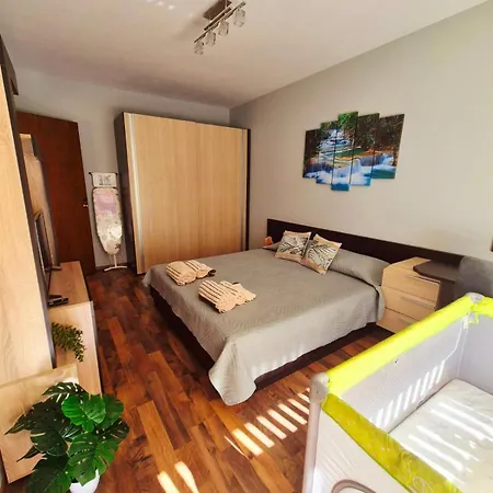 Bright 70 M2 Family Apt, Center Sofia, Metro, Parking Appartement