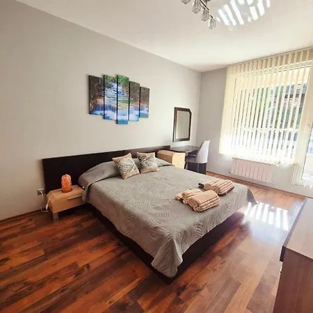 Apartmán Bright 70 M2 Family Apt, Center Sofia, Metro, Parking