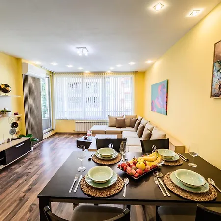 Bright 70 M2 Family Apt, Center Sofia, Metro, Parking