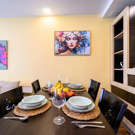Bright 70 M2 Family Apt, Center Sofia, Metro, Parking Appartement