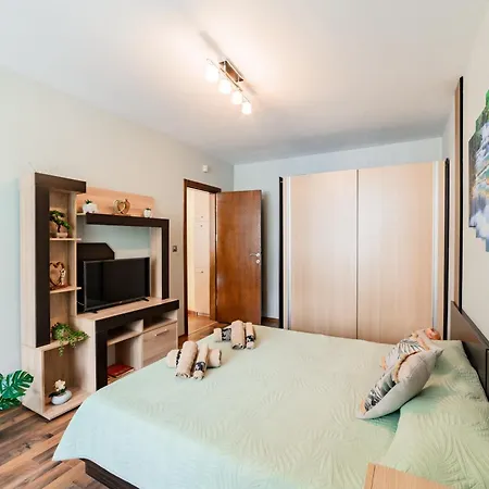 Bright 70 M2 Family Apt, Center Sofia, Metro, Parking