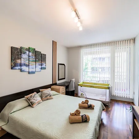 Appartement Bright 70 M2 Family Apt, Center Sofia, Metro, Parking