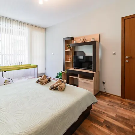 Bright 70 M2 Family Apt, Center Sofia, Metro, Parking * Sofia