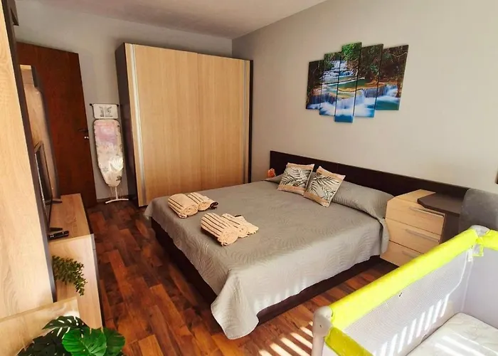 Bright 70 M2 Family Apt, Center Sofia, Metro, Parking דירה