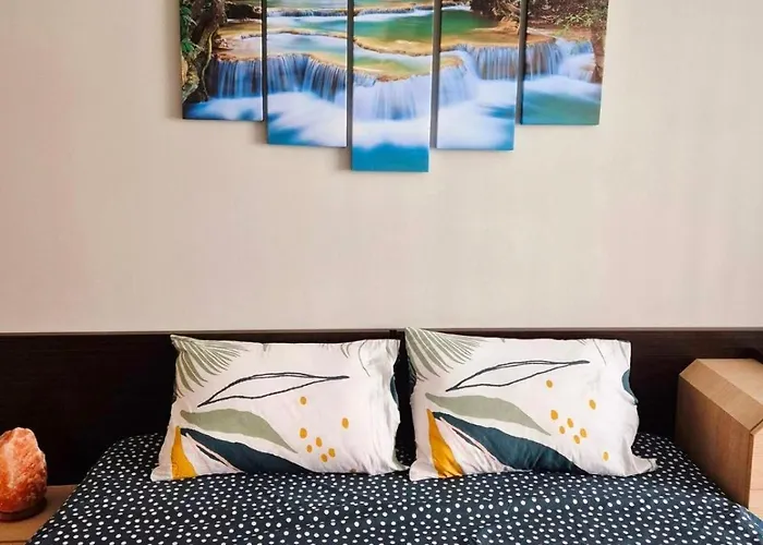 Bright 70 M2 Family Apt, Center Sofia, Metro, Parking סופיה